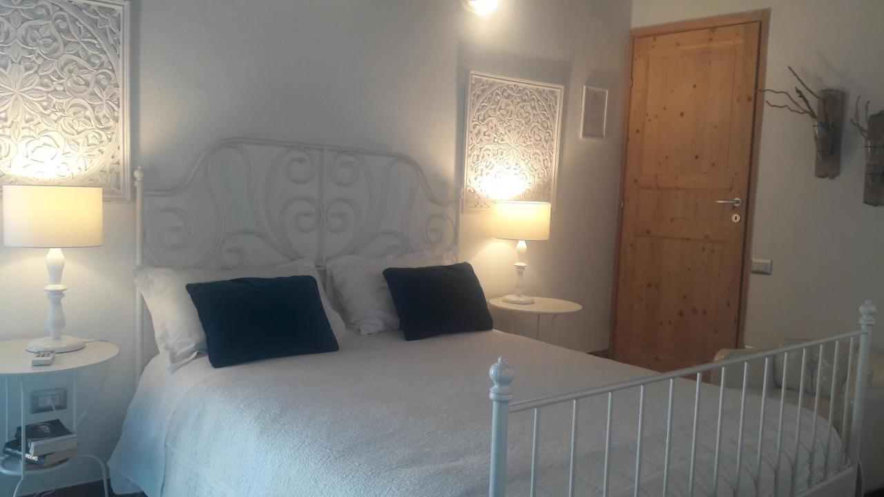 La Casa Di Nina Bed & Breakfast La Maddalena  Bagian luar foto