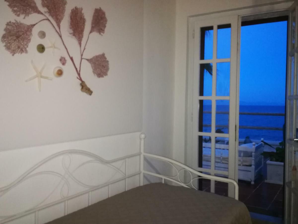 La Casa Di Nina Bed & Breakfast La Maddalena  Bagian luar foto