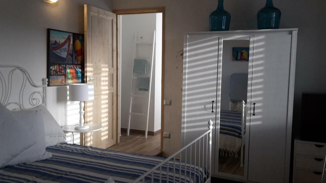 La Casa Di Nina Bed & Breakfast La Maddalena  Bagian luar foto